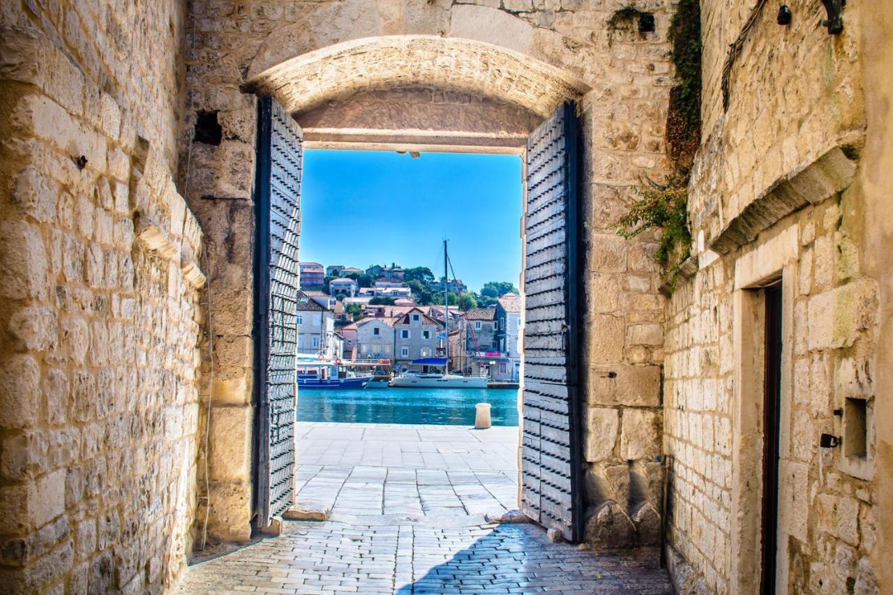 Luxury Seaside Villa With A Classic Mediterranean Olive Garden, A Fully Equipped Professional Kitchen, Pool, Sauna, Padle Boards And Canoe - Miolin Beach House Trogir Buitenkant foto