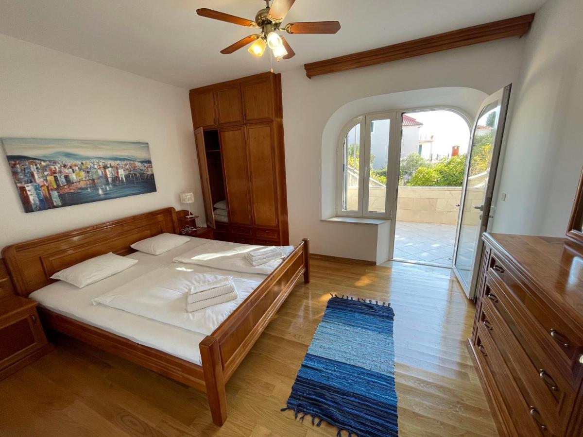 Luxury Seaside Villa With A Classic Mediterranean Olive Garden, A Fully Equipped Professional Kitchen, Pool, Sauna, Padle Boards And Canoe - Miolin Beach House Trogir Buitenkant foto