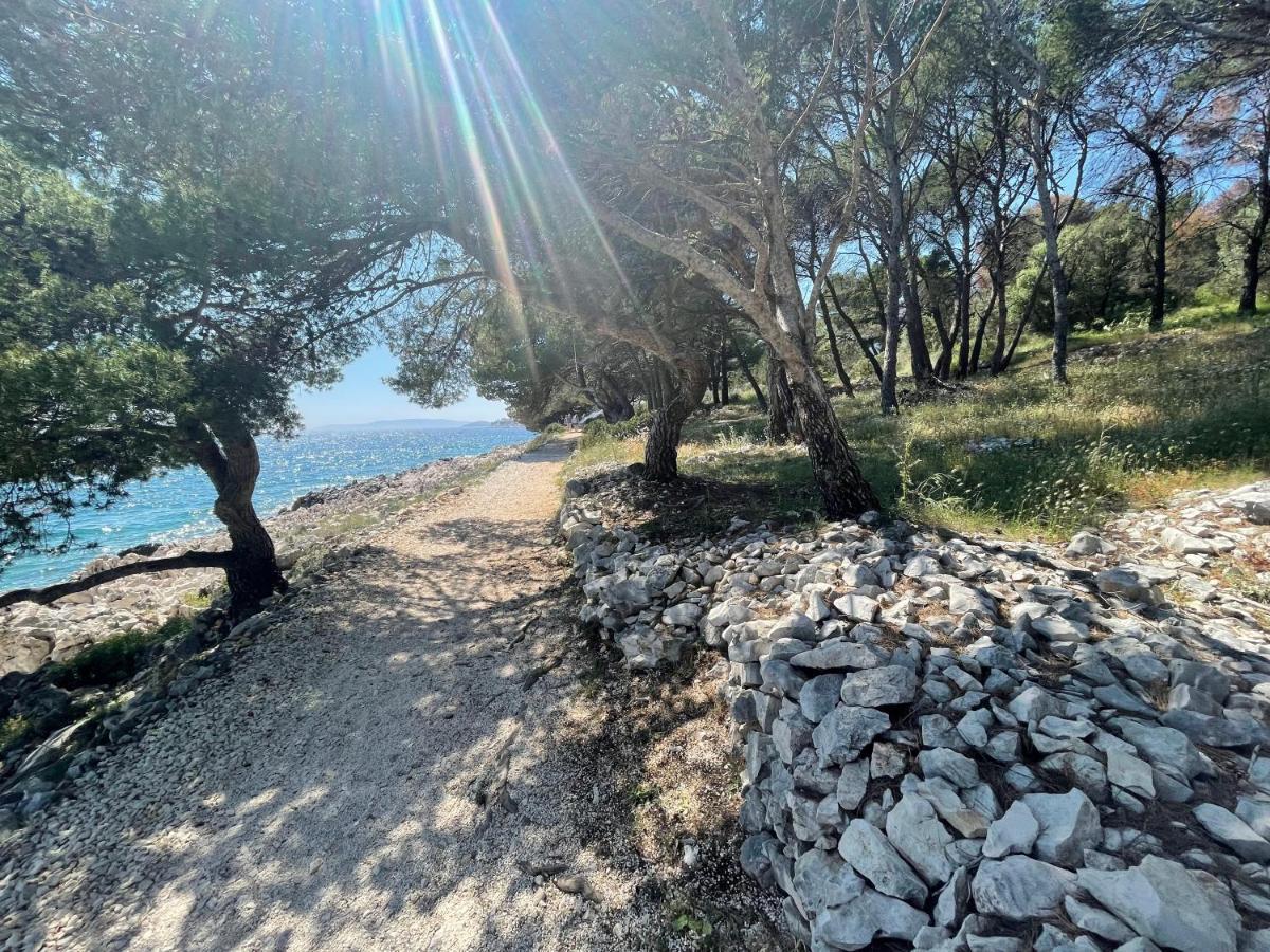 Luxury Seaside Villa With A Classic Mediterranean Olive Garden, A Fully Equipped Professional Kitchen, Pool, Sauna, Padle Boards And Canoe - Miolin Beach House Trogir Buitenkant foto