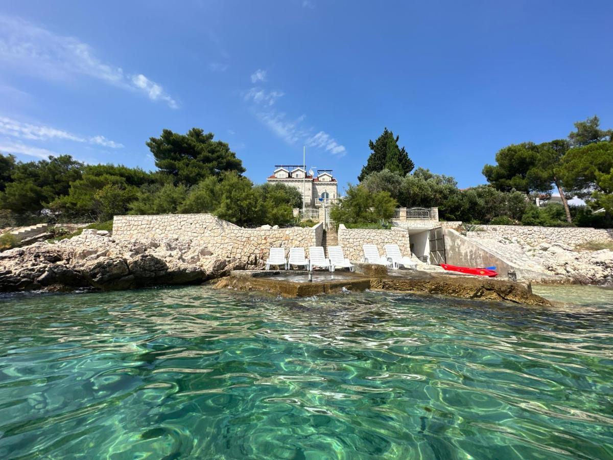 Luxury Seaside Villa With A Classic Mediterranean Olive Garden, A Fully Equipped Professional Kitchen, Pool, Sauna, Padle Boards And Canoe - Miolin Beach House Trogir Buitenkant foto
