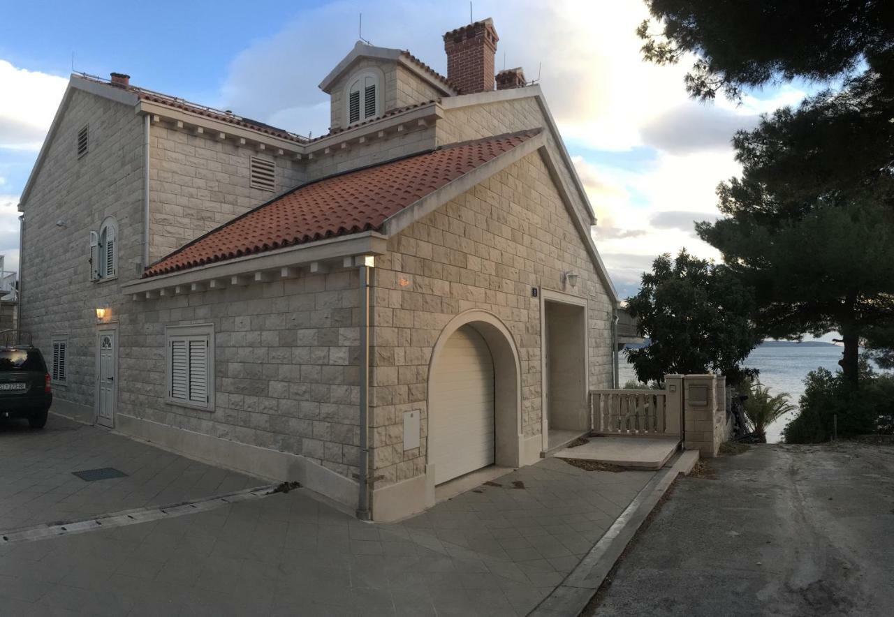 Luxury Seaside Villa With A Classic Mediterranean Olive Garden, A Fully Equipped Professional Kitchen, Pool, Sauna, Padle Boards And Canoe - Miolin Beach House Trogir Buitenkant foto