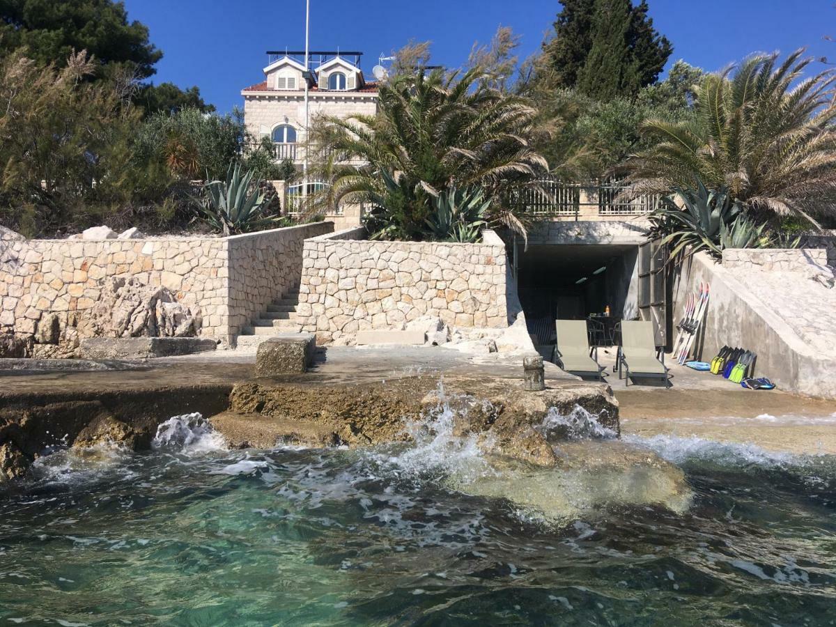Luxury Seaside Villa With A Classic Mediterranean Olive Garden, A Fully Equipped Professional Kitchen, Pool, Sauna, Padle Boards And Canoe - Miolin Beach House Trogir Buitenkant foto