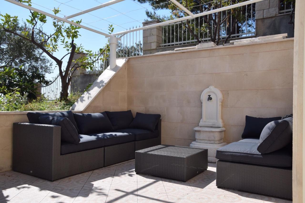 Luxury Seaside Villa With A Classic Mediterranean Olive Garden, A Fully Equipped Professional Kitchen, Pool, Sauna, Padle Boards And Canoe - Miolin Beach House Trogir Buitenkant foto
